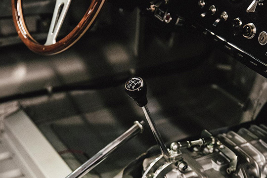 Shift Control Cables: 5 Key Uses in Automotive & Industrial Machinery